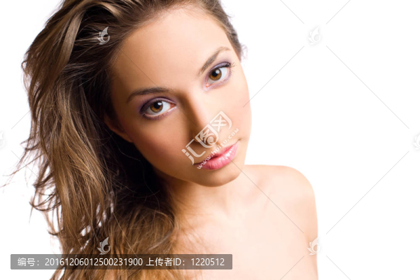 性感的年輕的黑發(fā)女人。
