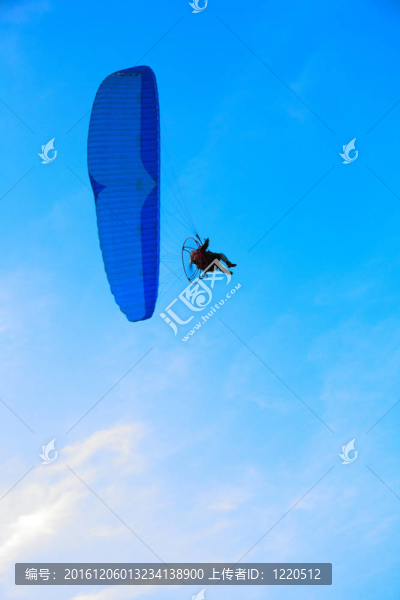 滑翔傘的天空上自由的感覺(jué)
