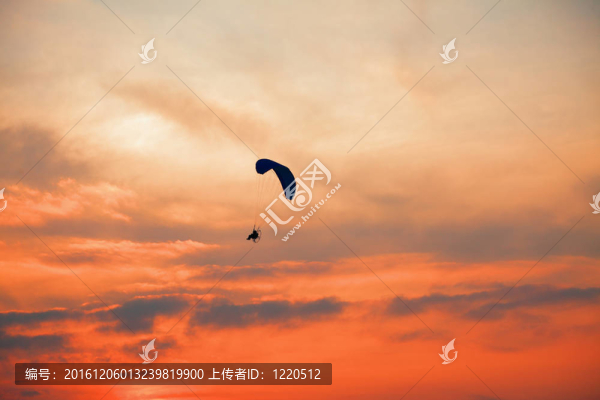 滑翔傘的天空上自由的感覺(jué)