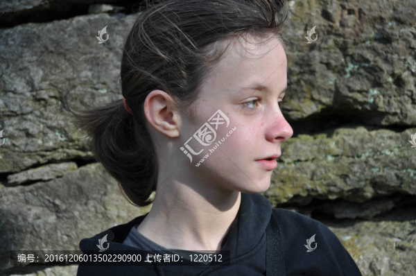 凝視的女孩-匯圖網(wǎng) www.fosd68.com 凝視的女孩