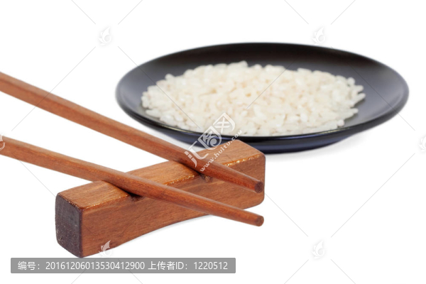 筷子和一盤米飯