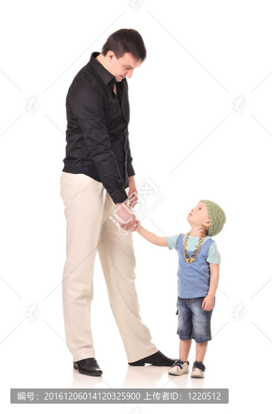 男人與男孩的握手
