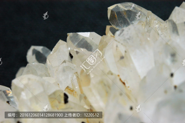 透明的石英晶體