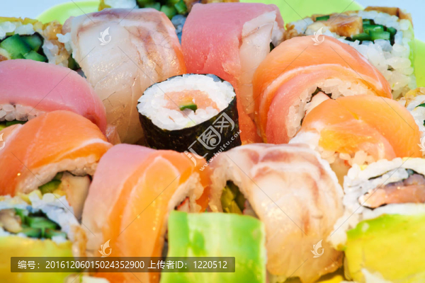彩色壽司與生魚片的親密關(guān)系