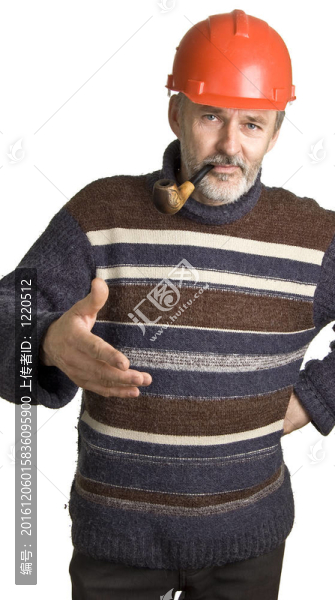 老年男子用紅色建筑頭盔