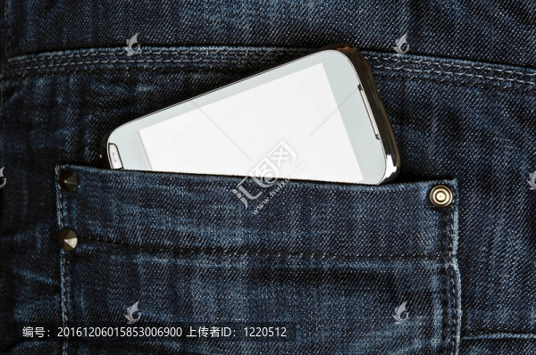牛仔褲的口袋里