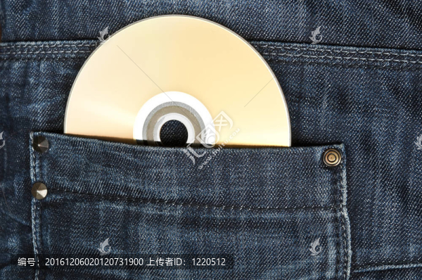 牛仔褲的口袋里