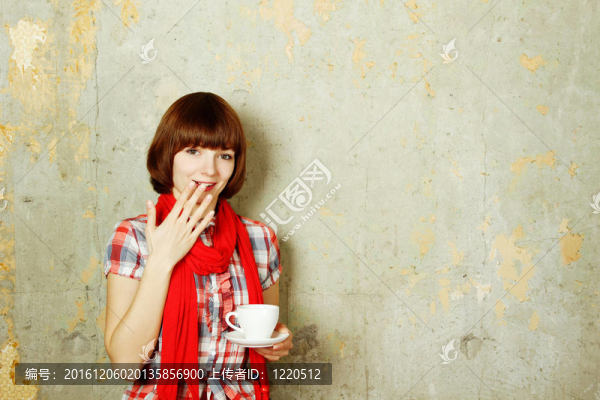 一個(gè)有吸引力的女人特寫(xiě)咖啡