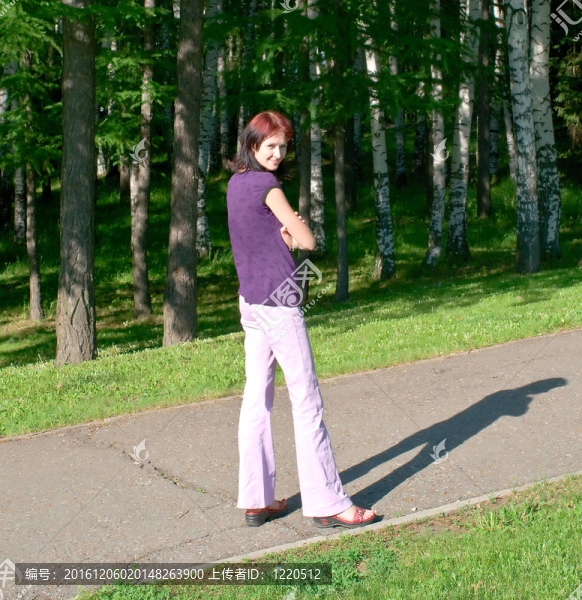 年輕的女人