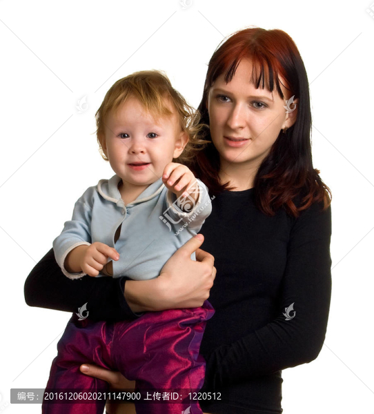 手上有小孩的婦女