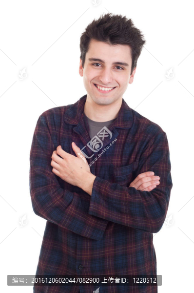 男人穿著睡衣