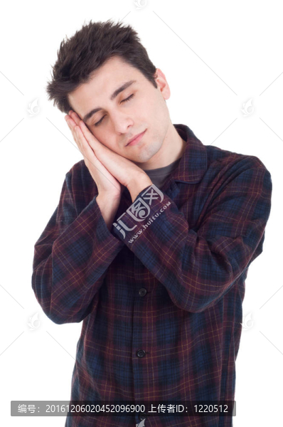 男人穿著睡衣