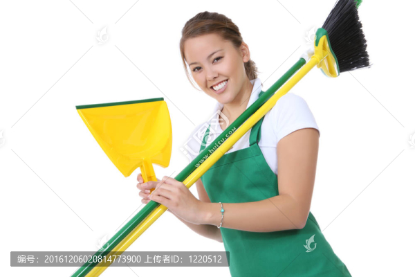 可愛的女仆用掃帚和清潔用品