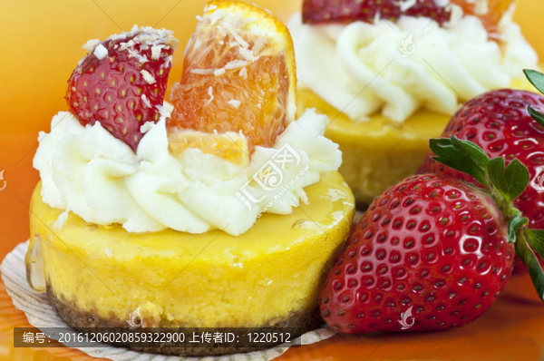 芒果芝士蛋糕叮咬