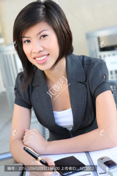 漂亮的亞洲商業(yè)女性