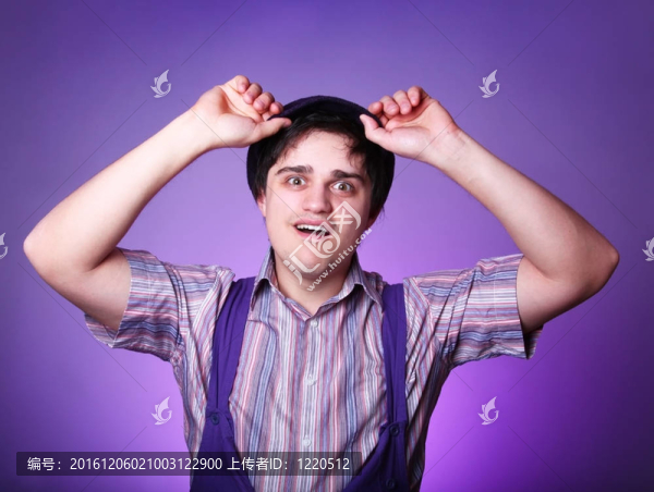 紫色的滑稽男人。