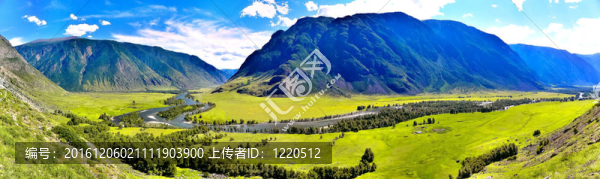阿爾泰山。丘雷什曼河流域。從石頭蘑菇看