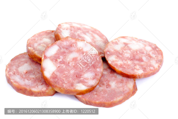 肉制品.白色背景上的香腸