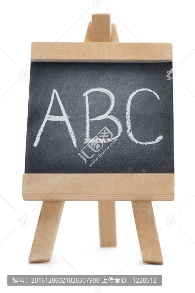 用大寫字母ABC寫上黑板
