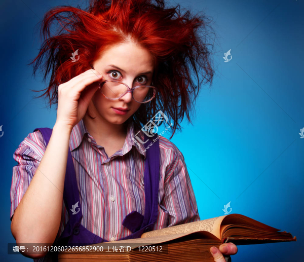 年輕巫師與老魔法書