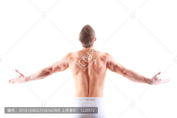 美麗的肌肉男人用毛巾。