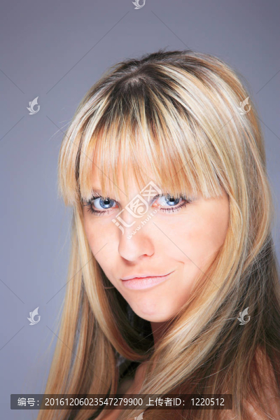 年輕女人金發(fā)女人