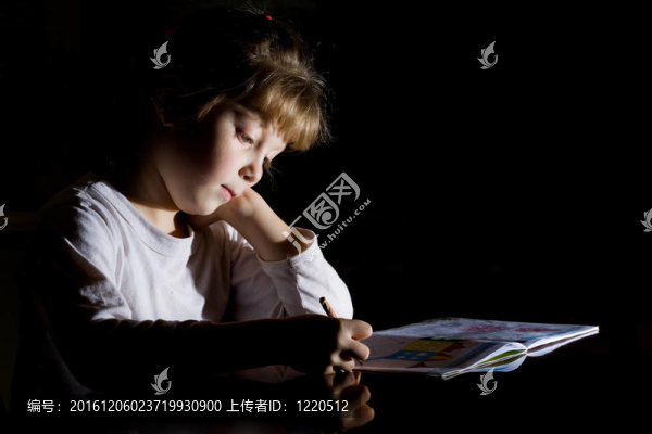 畫畫的女孩