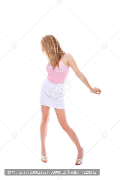穿著白色連衣裙的漂亮女人。