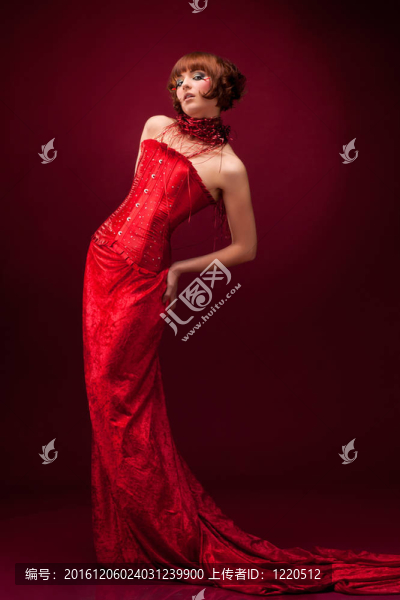 穿紅裙子的漂亮女孩