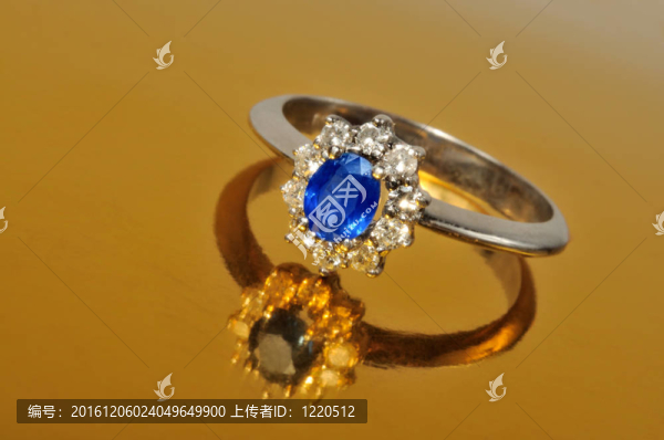 白金藍(lán)寶石戒指
