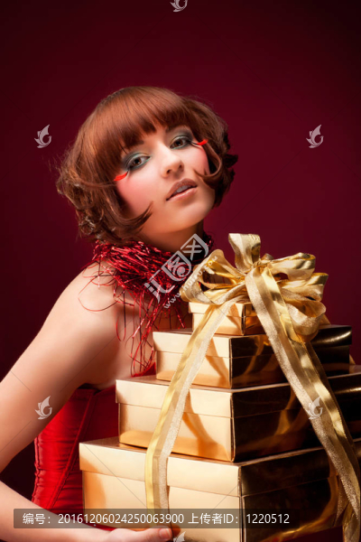 穿紅裙子的漂亮女孩
