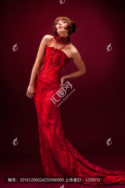 穿紅裙子的漂亮女孩