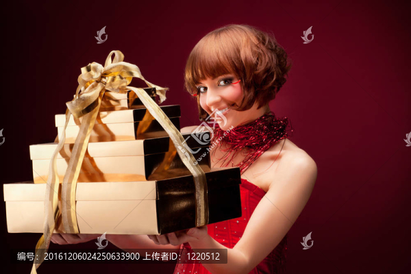 穿紅裙子的漂亮女孩