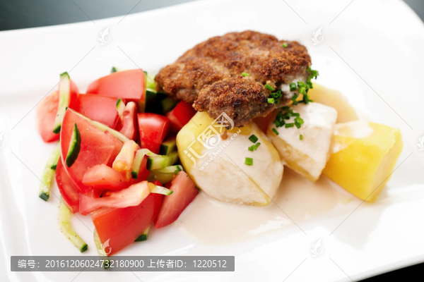 肉片和蔬菜