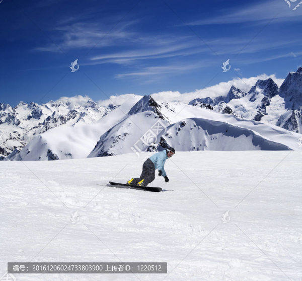 在高山滑雪