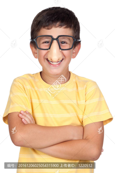 滑稽的小孩戴著眼鏡和鼻子開玩笑