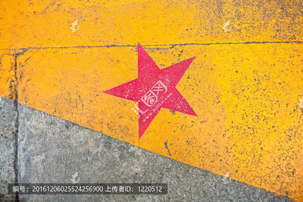混凝土上的紅星