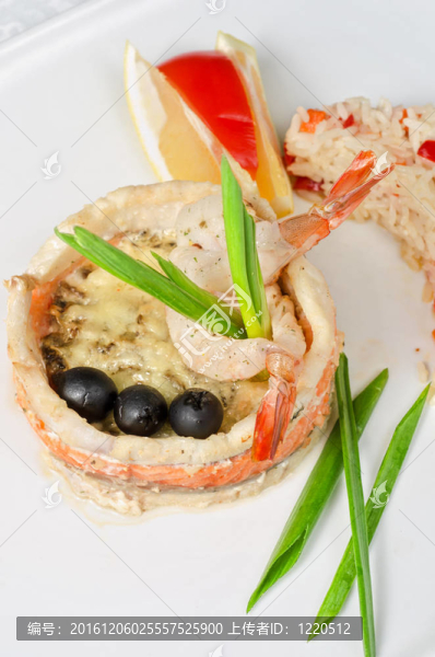 魚(yú)和米飯和蔬菜
