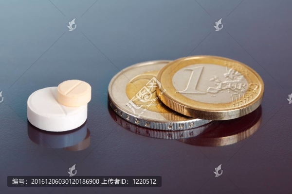 對歐元硬幣的堆疊藥丸