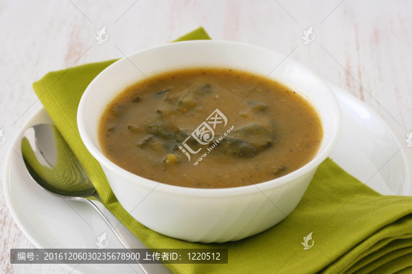 碗中菠菜湯