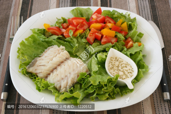 煮魚(yú)配色拉