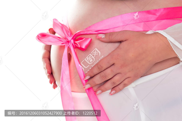 孕婦肚子上的蝴蝶結(jié)