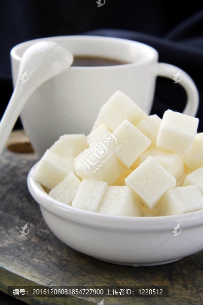 一杯黑咖啡精制而成