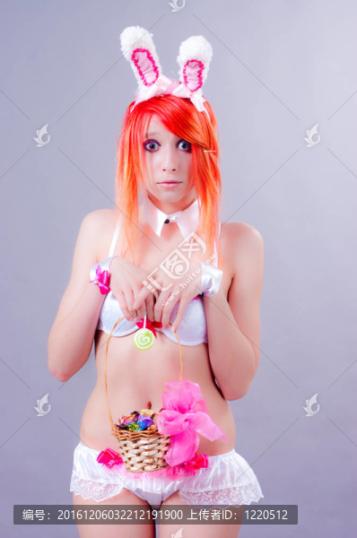 穿兔耳朵內(nèi)褲的女人