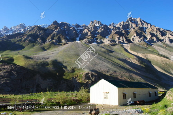在拉達克山上孤獨的小屋