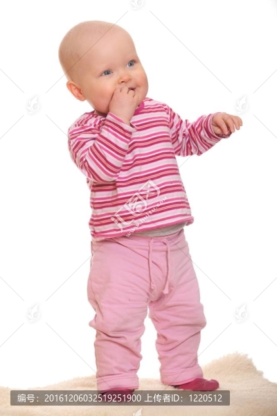 女嬰的第一步