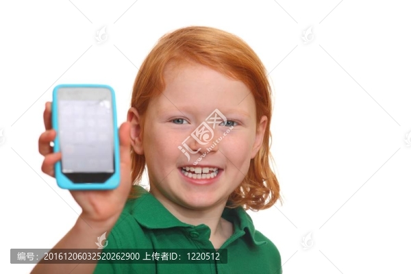 女孩用手機
