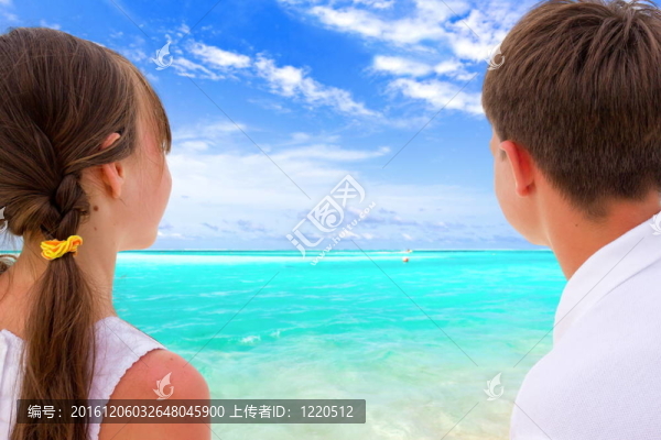 看海灘的孩子