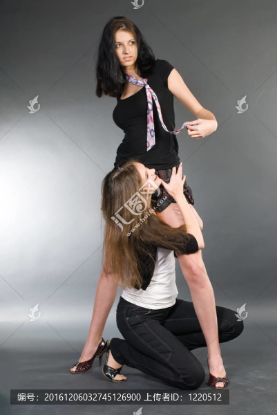 兩個(gè)性感女郎