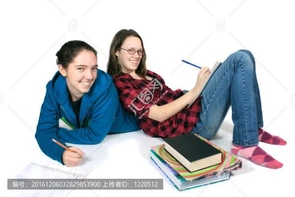 十幾歲的女孩做作業(yè)